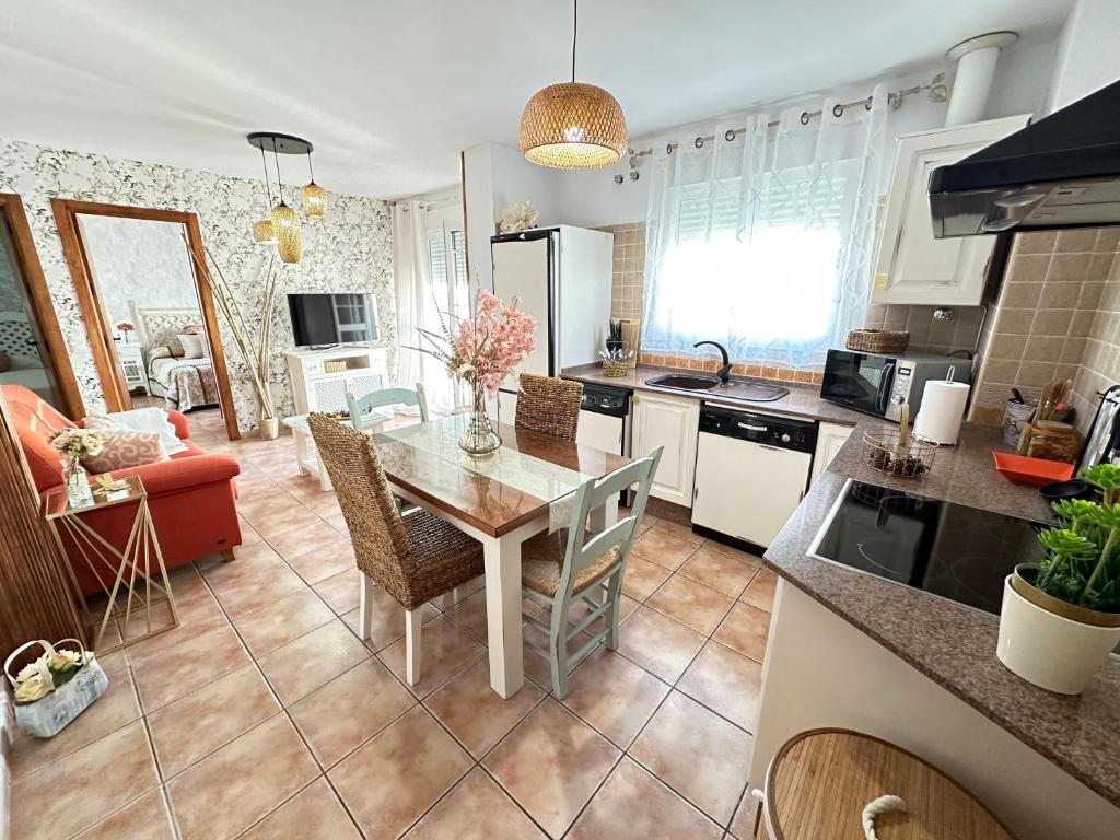 APARTAMENTOS LUNA solo FAMILIAS Y PAREJAS - 1