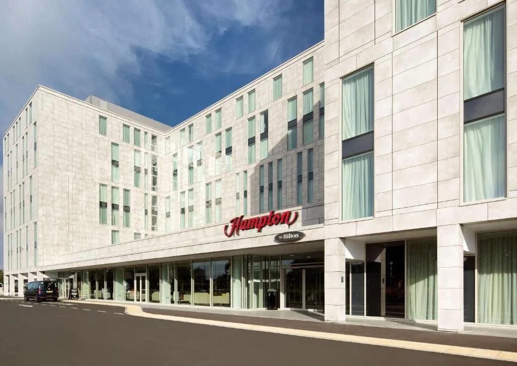 Hampton By Hilton London Stansted Airport, hotel in Stansted Mountfitchet