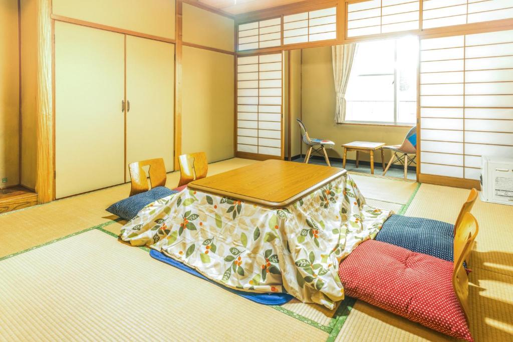 4. 호텔 이나 (H..