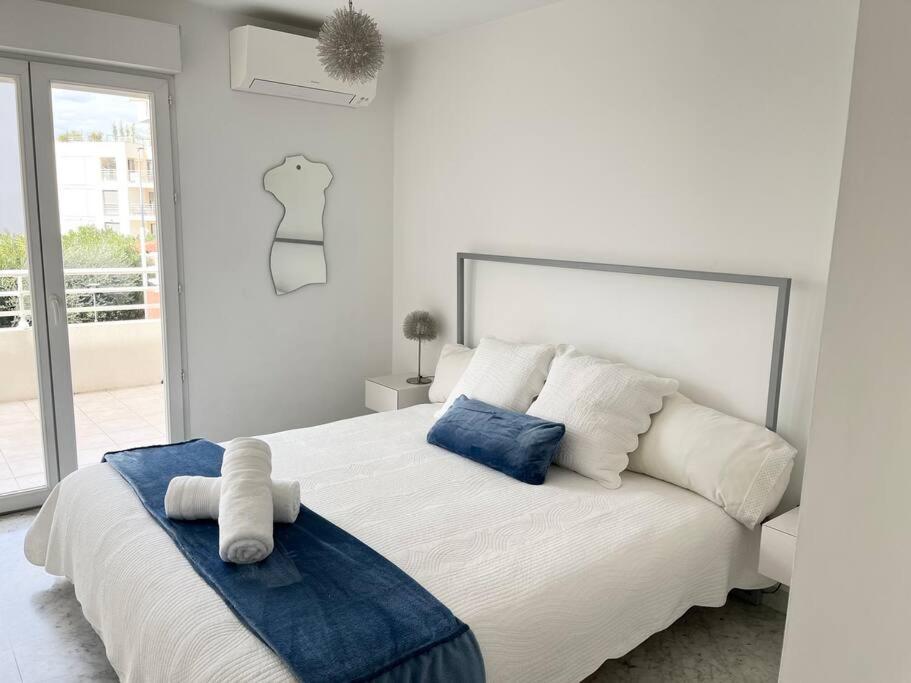 Modern Condo w Terrace 250m from Beach & Pool - 2