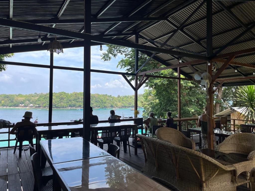 Olala Bungalows And Restaurant Mitra