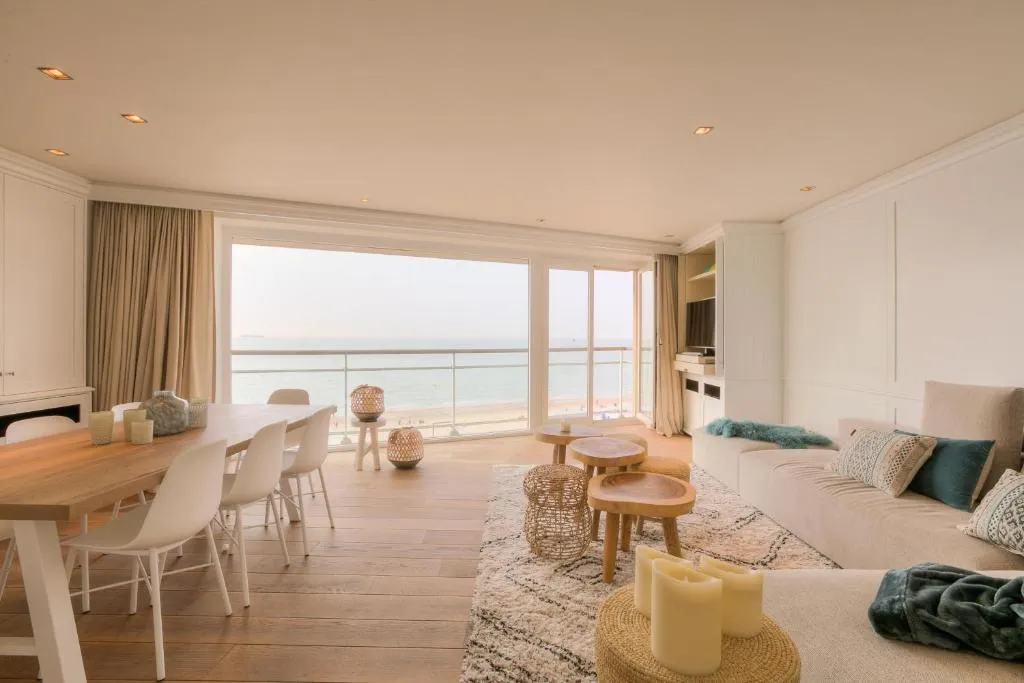4e verdiep appartement met zeezicht in Knokke voor max 7 personen, Hotel in Knokke-Heist