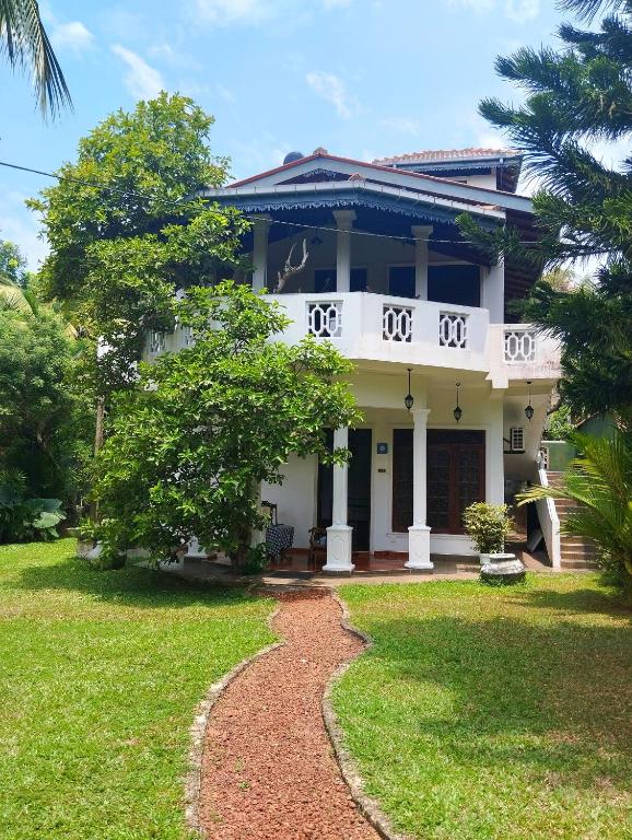 Utopia Hikka, Hikkaduwa