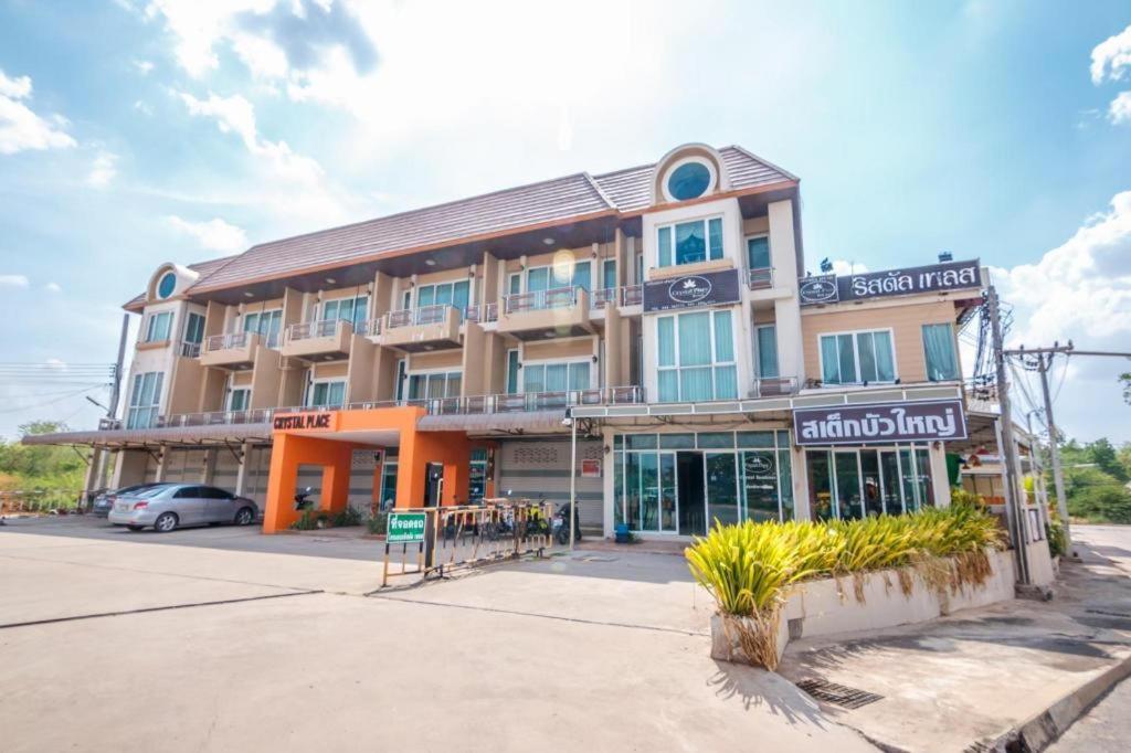 Crystal Place Buayai, Bua Yai