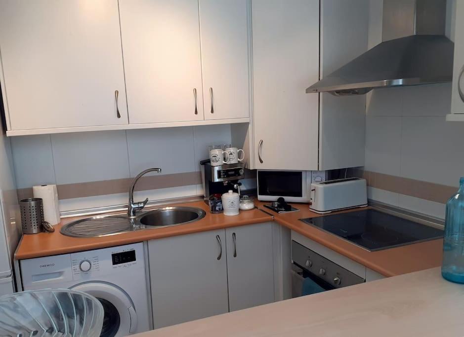 APARTAMENTO EN FUENGIROLA CON PARKING Y PISCINA. - 2