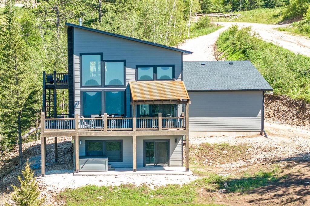 Golden Eagle`s, Lead