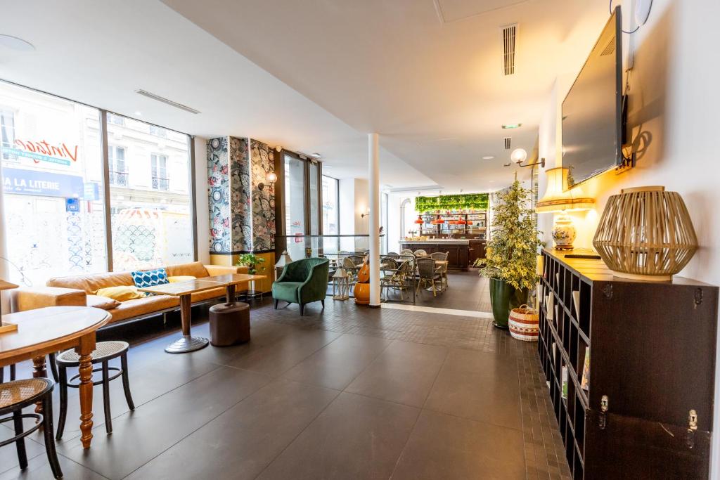 Facilities, Vintage Paris Gare du Nord by Hiphophostels in Paris