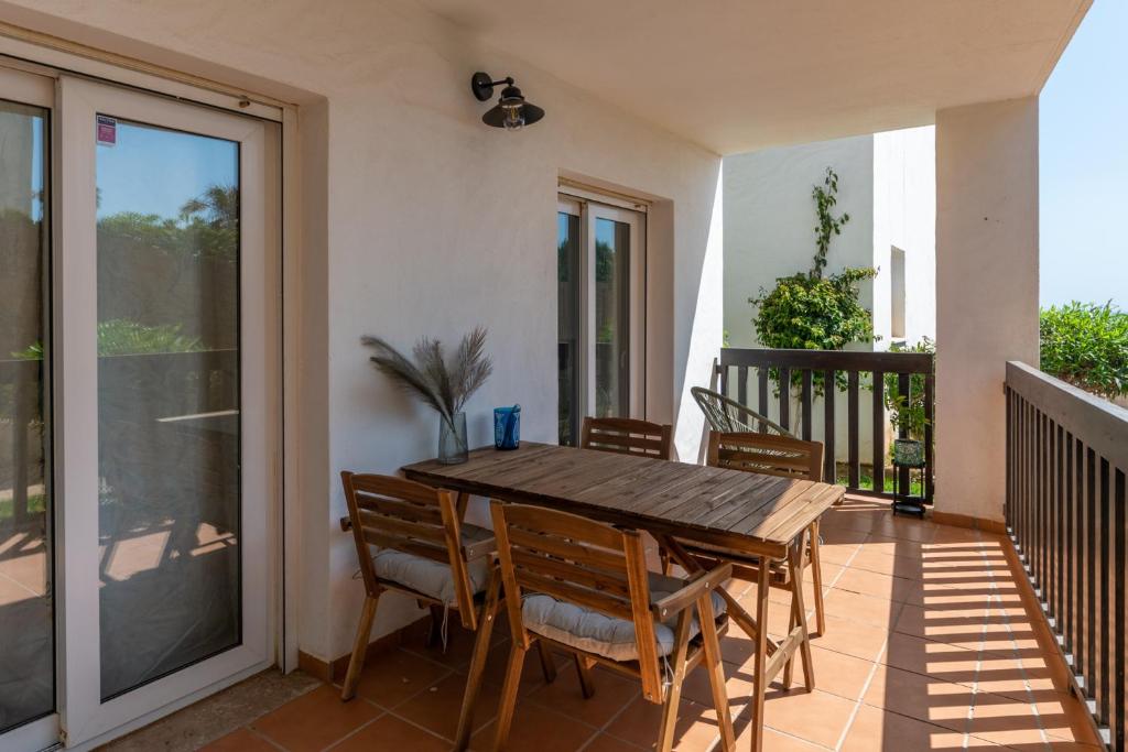 Cozy beachfront 2BR with Terrace, Pool and Garage - 2