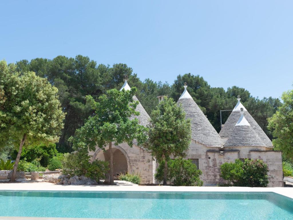Trullo in Puglia with Pool and Valley Views, Ostuni