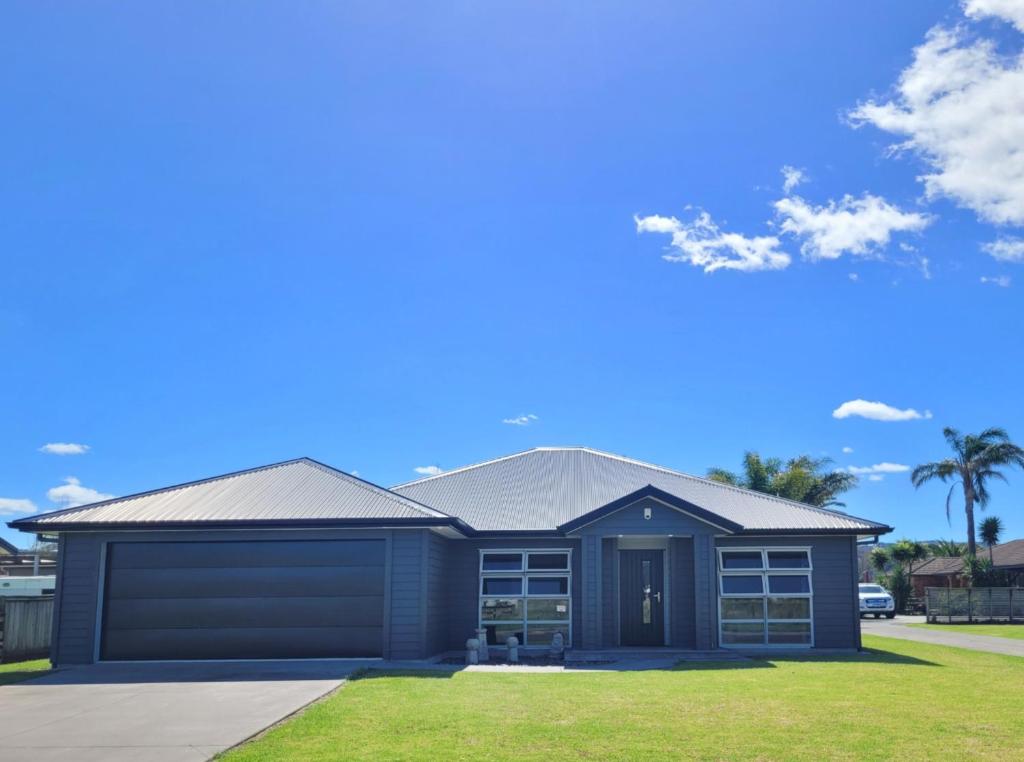 Hosts on the Coast - Jackman Satisfaction, Whitianga