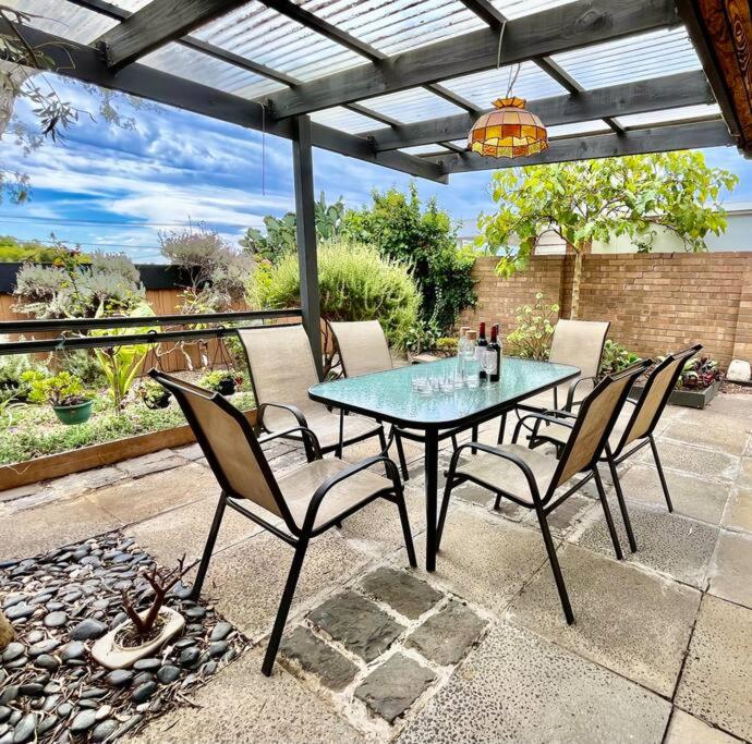 Bangalow by Award Winning Architect near Doncaster Hill, Templestowe Lower