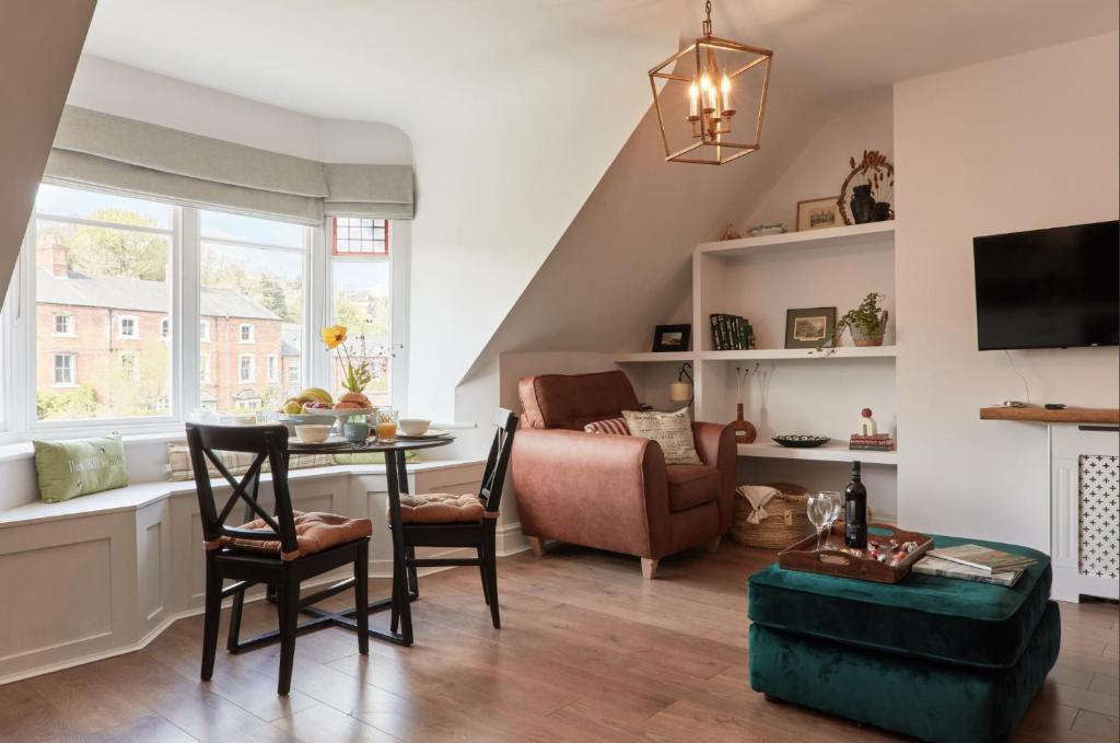 Top floor 1BR apartment central Matlock, Matlock