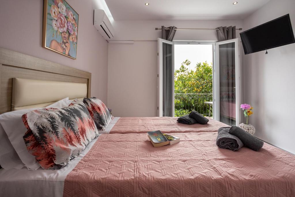 Paradiso Hotel Corfu Sea View Apartments with Pool in Ipsos — Hotel rooms in Ypsos, Ionian Islands