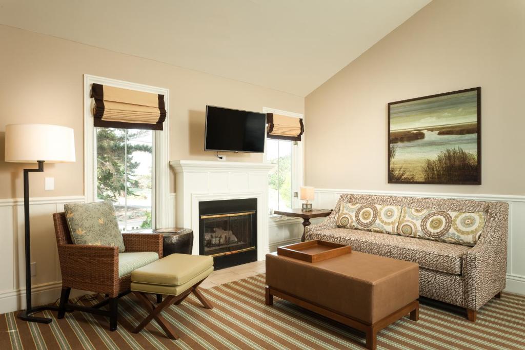 Lighthouse Lodge & Cottages Photo 8