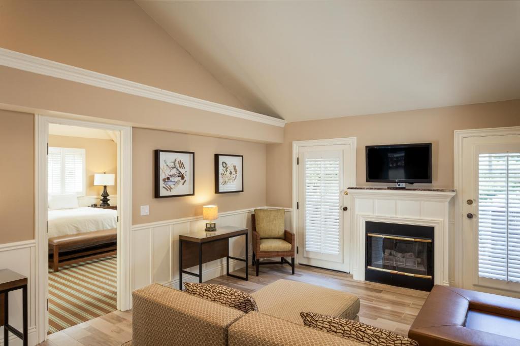 Lighthouse Lodge & Cottages Photo 16