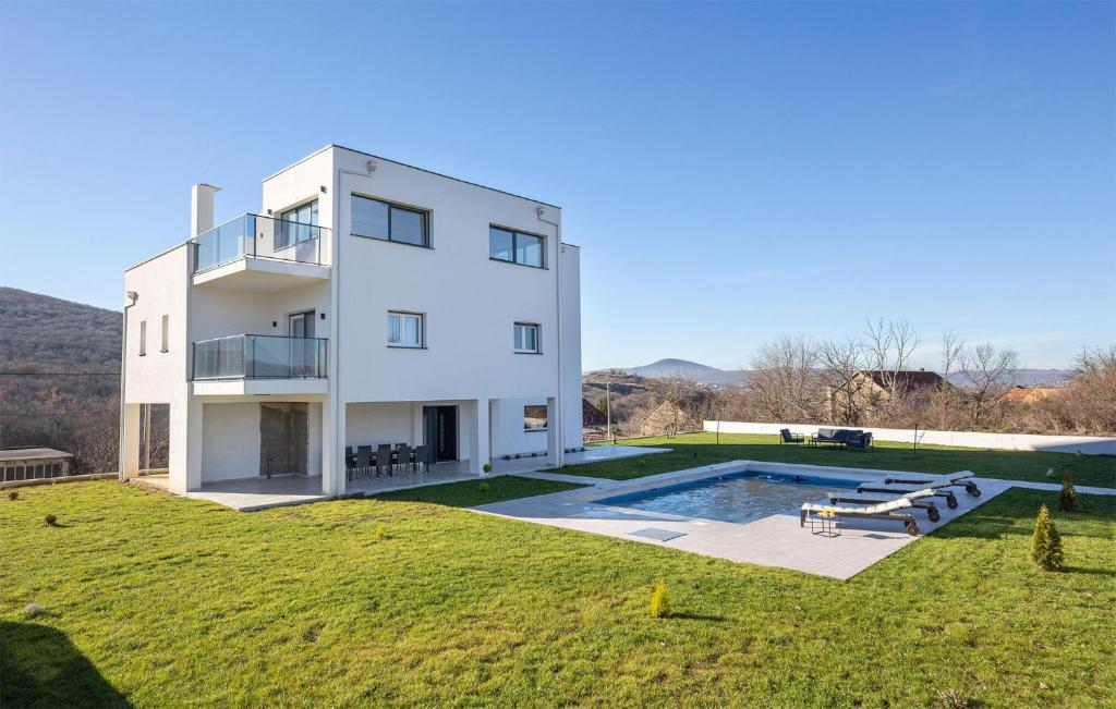 Gorgeous Home In Trilj With Sauna, Trilj