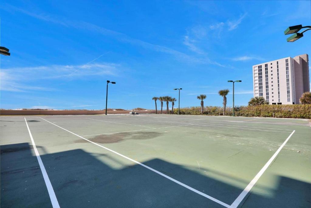 Beachfront Condo w/ View & Pool, Sleeps 8, Orange Beach