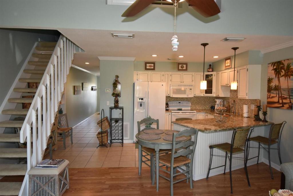 Emerald Escape, Destin