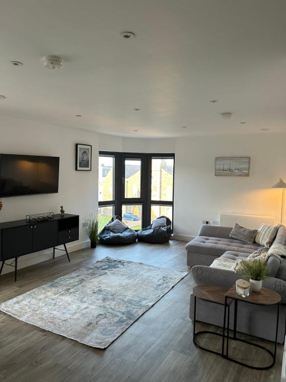 Two bedroom, Sleeps 6 Centre of Portrush Main Street Coastal Links apartment 11, Portrush