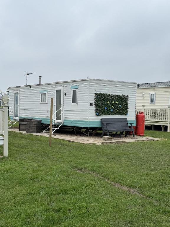 Ingoldmells -Caravan- Sleeps 6 - Seaside - Parking, Skegness