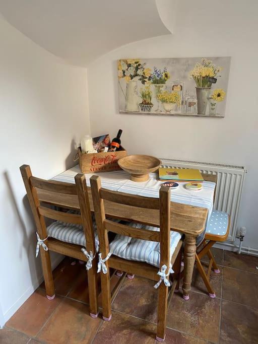 Cosy Cottage, Chard photo 7