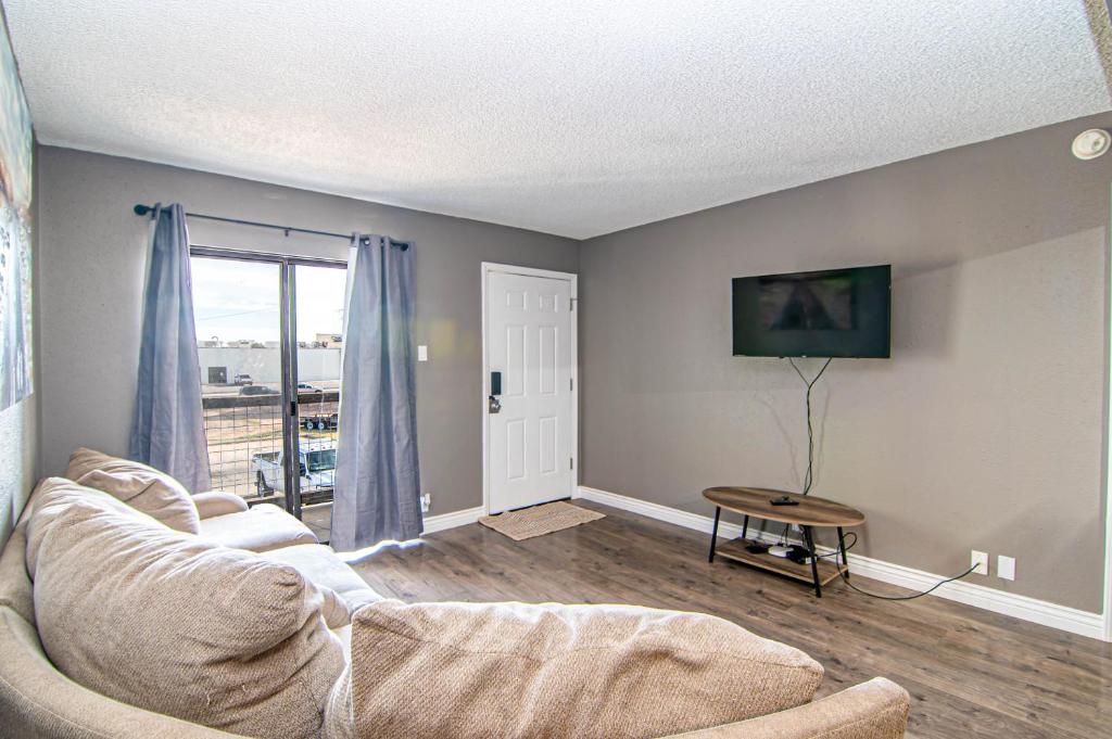 Midland Condo With Pool, Midland