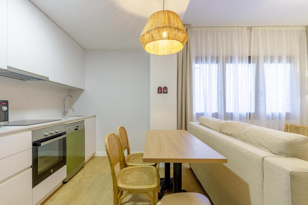 Malagueta Miramar with Shared Pool by Caleta Homes - 4