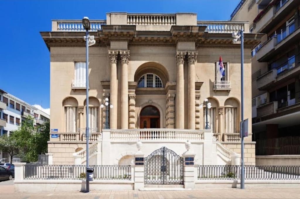 Lux 2 bedroom apartment city center - 1