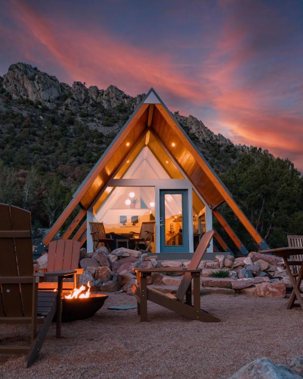 Thimble Rock Point, Gateway