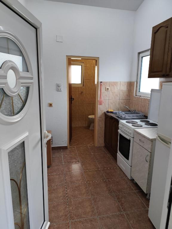 Kitchen, Apartments Kalamperovic in Bar