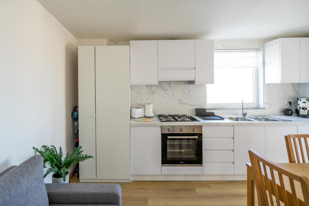 +61 - Sea View Apartment - 5