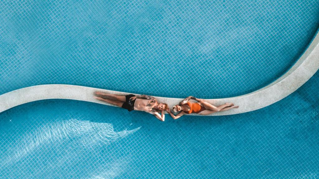 スイミングプール