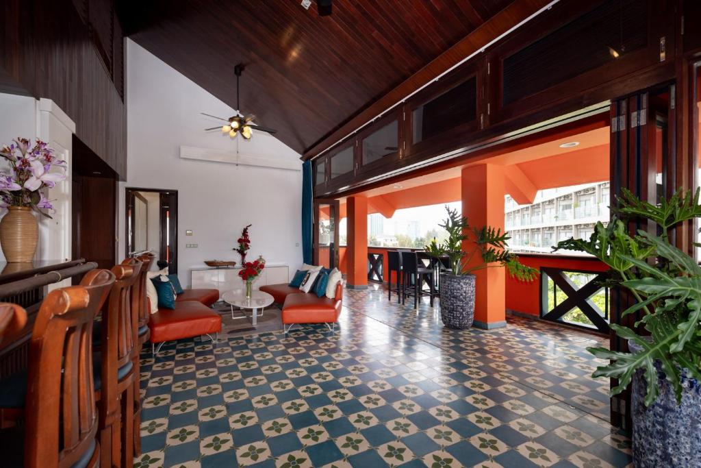OrangeBlue Villa Vungtau