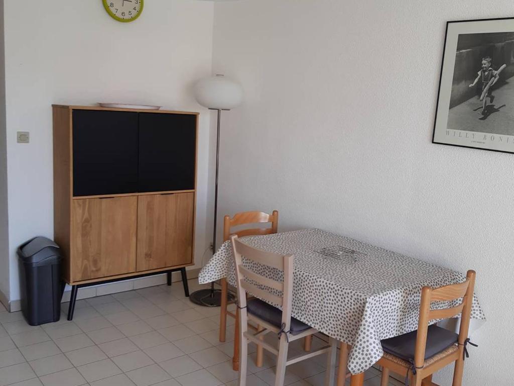 Appartement F2 avec loggia fermée et cuisine équipée, proche des thermes de Balaruc-les-Bains - FR-1-680-39 - 4