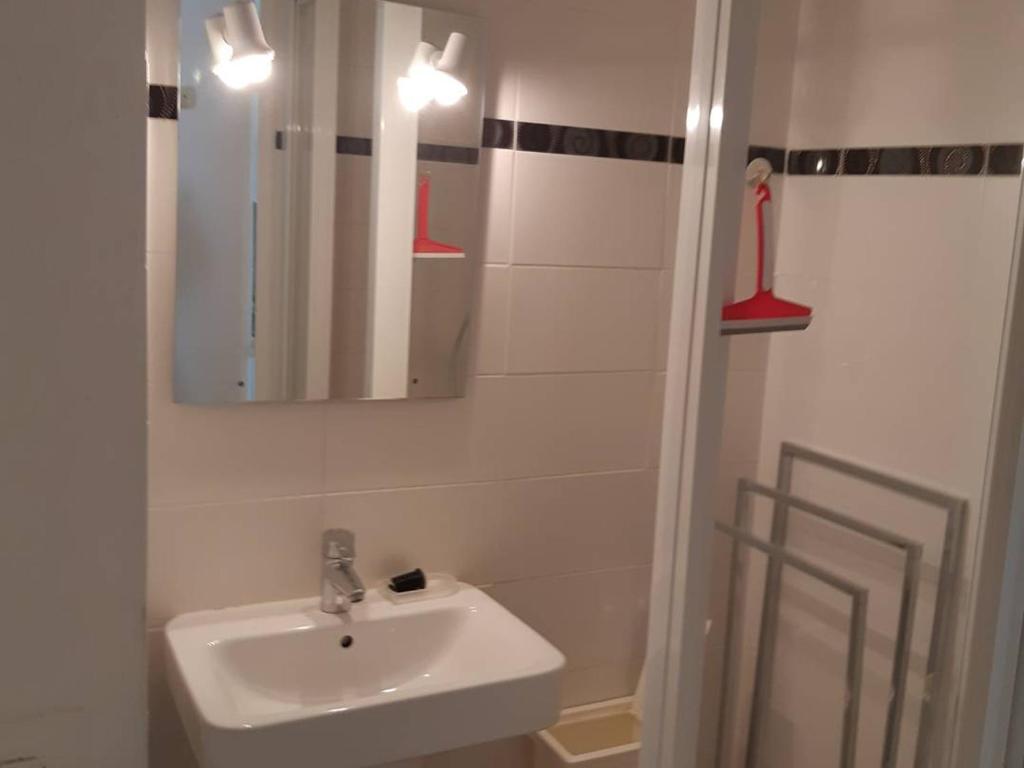 Appartement F2 avec loggia fermée et cuisine équipée, proche des thermes de Balaruc-les-Bains - FR-1-680-39 - 5