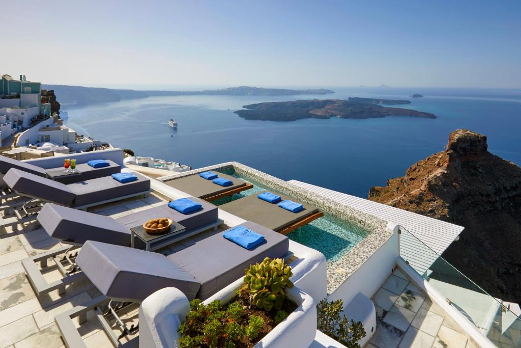 イリオヴァシレマ ホテル ＆ スイーツ (Iliovasilema Hotel & Suites) スイミングプール