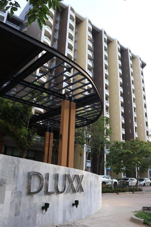 DLUXX THAMMASAT, Ban Bang Phut (3)