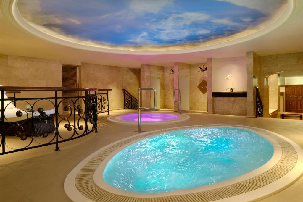 Hot tub