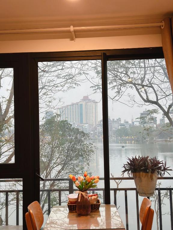 Windy Lakeview Studio Ha Noi