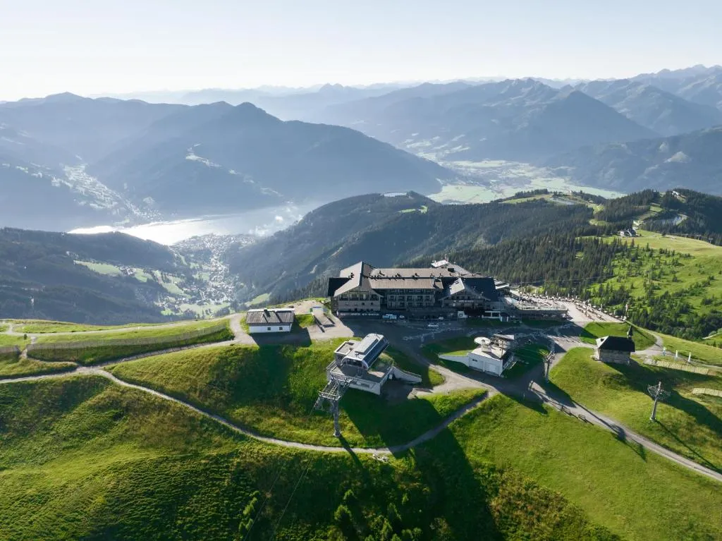 Berghotel Schmittenhöhe - 2000m，位于滨湖采尔的酒店