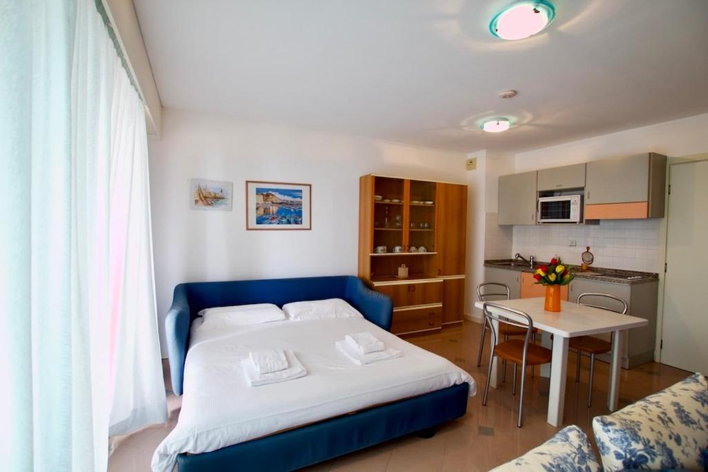 Cosy studio vue Mer aux portes de Monaco - 4
