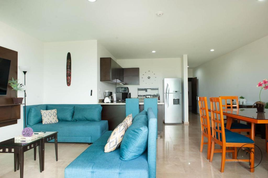 Spacious Apartment with Private Balcony & Ocean View - Brujas - 4