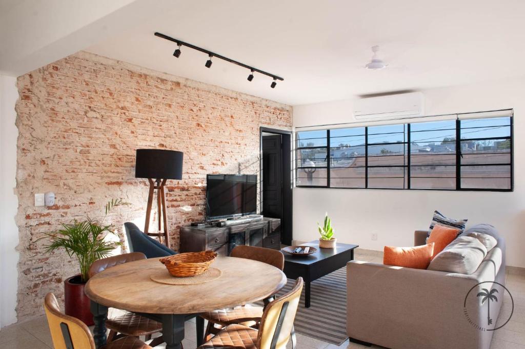 Cozy Apt. w/ Private Balcony & Great Lighting- Romanita 1, Mazatlán