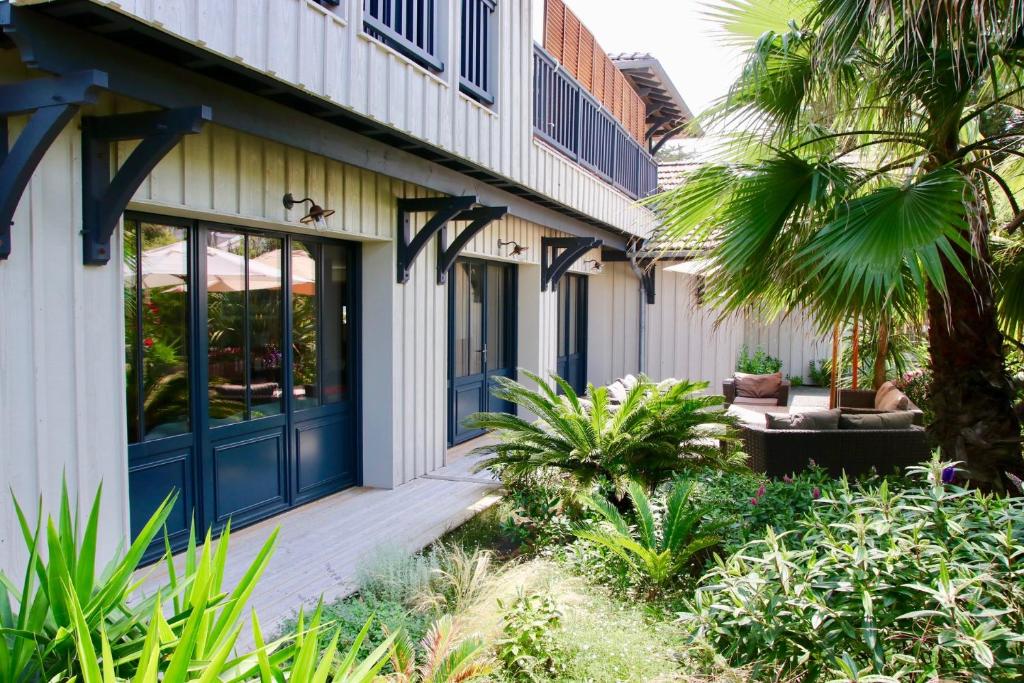 Stunning high standard Villa, heated Pool +aircon - 4