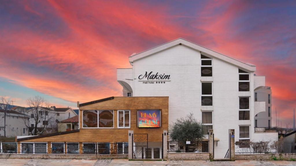 Hotel Maksim - 1