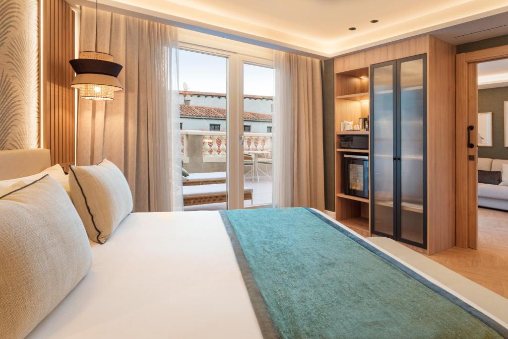 Hotel Room 4