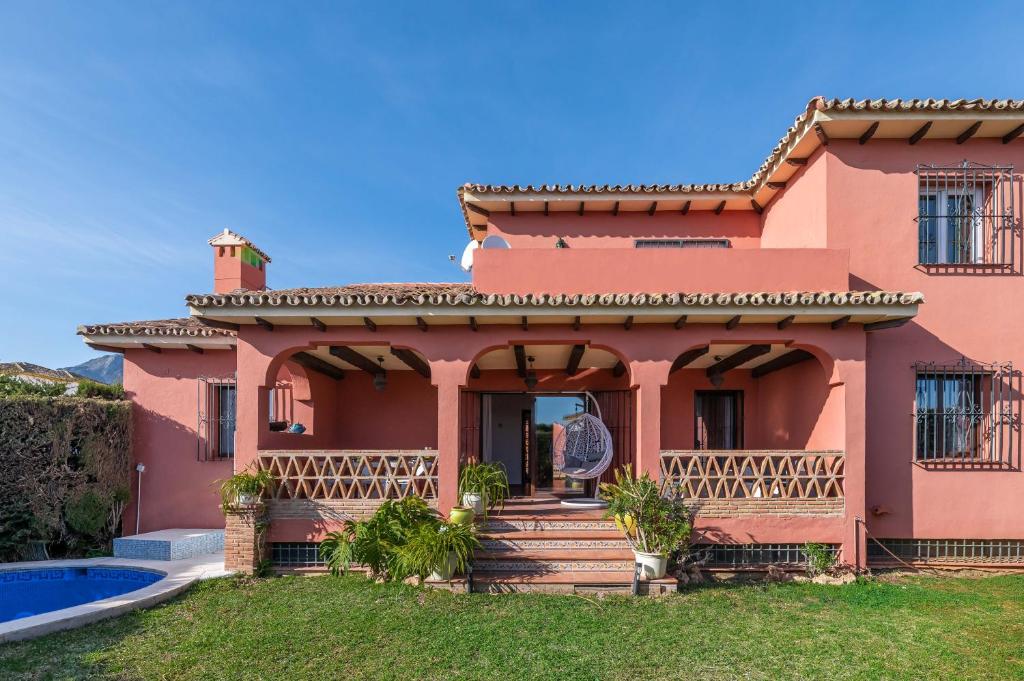Classic 5 BDRM Andalucian Villa w Pool & Sea View - 2