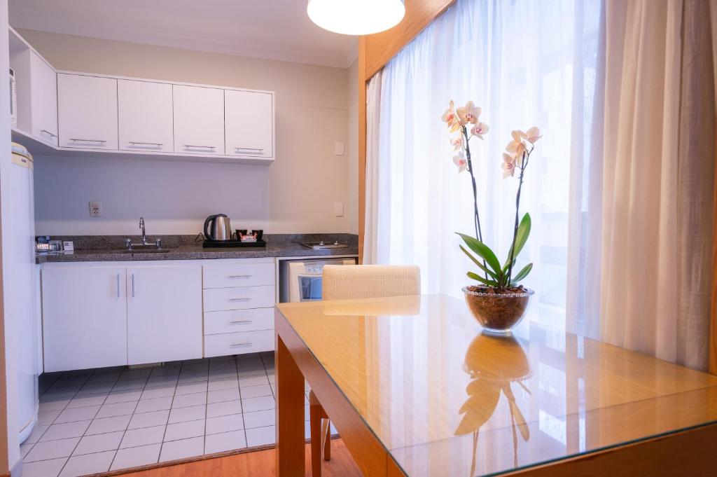 Kitchen, eSuites Congonhas by Atlantica in São Paulo