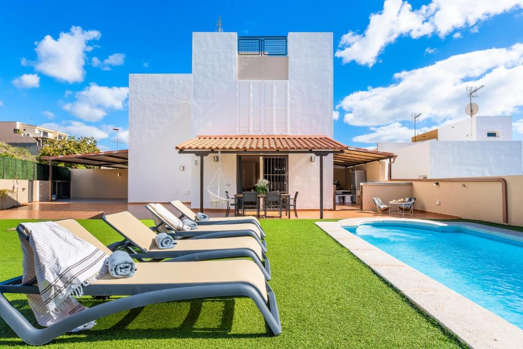 Villa Trueno Refugio de Lujo con Piscina Climatizada y Vistas - 3