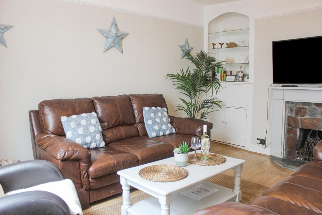 Sandcastles apartment - pet-friendly self-catering in central Salcombe, Devon